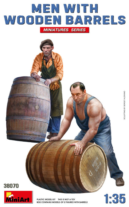 MEN WITH WOODEN BARRELS 1/35