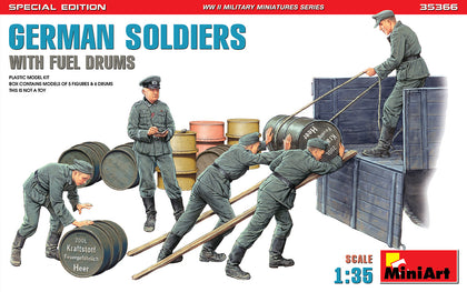 GERMAN SOLDIER WITH FUEL DRUMS 1/35