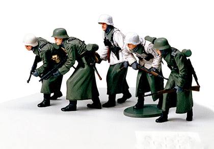 GERMAN ASSAULT INFANTRY W/WINTER GEAR 1/35