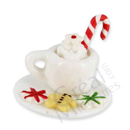 tazza con cappuccino e biscotti di natale