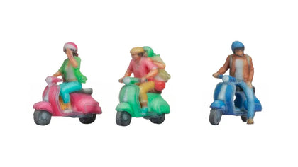 personaggi con vespa scala n