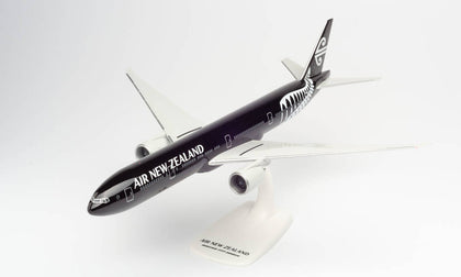 BOEING 777-300 EMIRATES ALL BLACKS 1/200